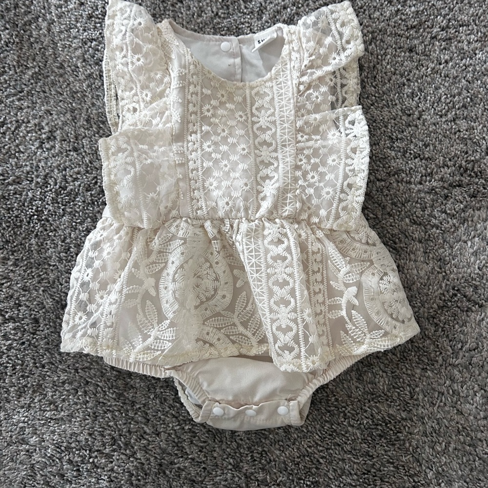 Beige outfit